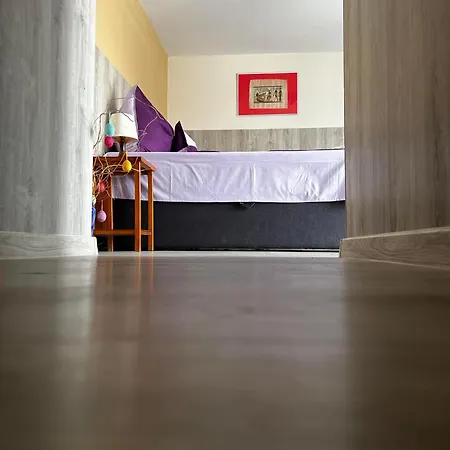Revesz شقة *